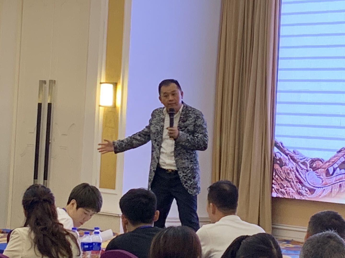 領(lǐng)導(dǎo)帶好團(tuán)隊(duì)的5個法則之三：貼心的激勵