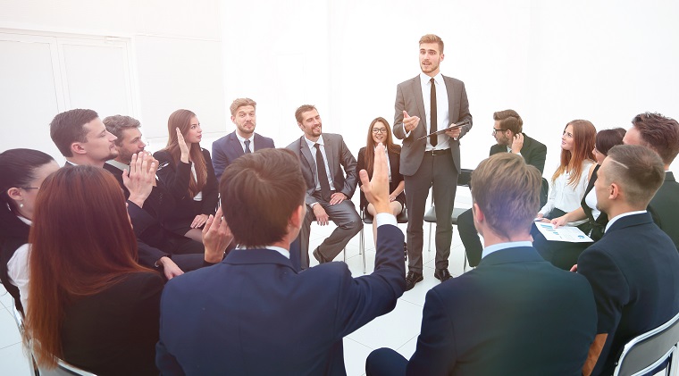 企業(yè)管理培訓(xùn)經(jīng)典20：何把握與人溝通的技巧？